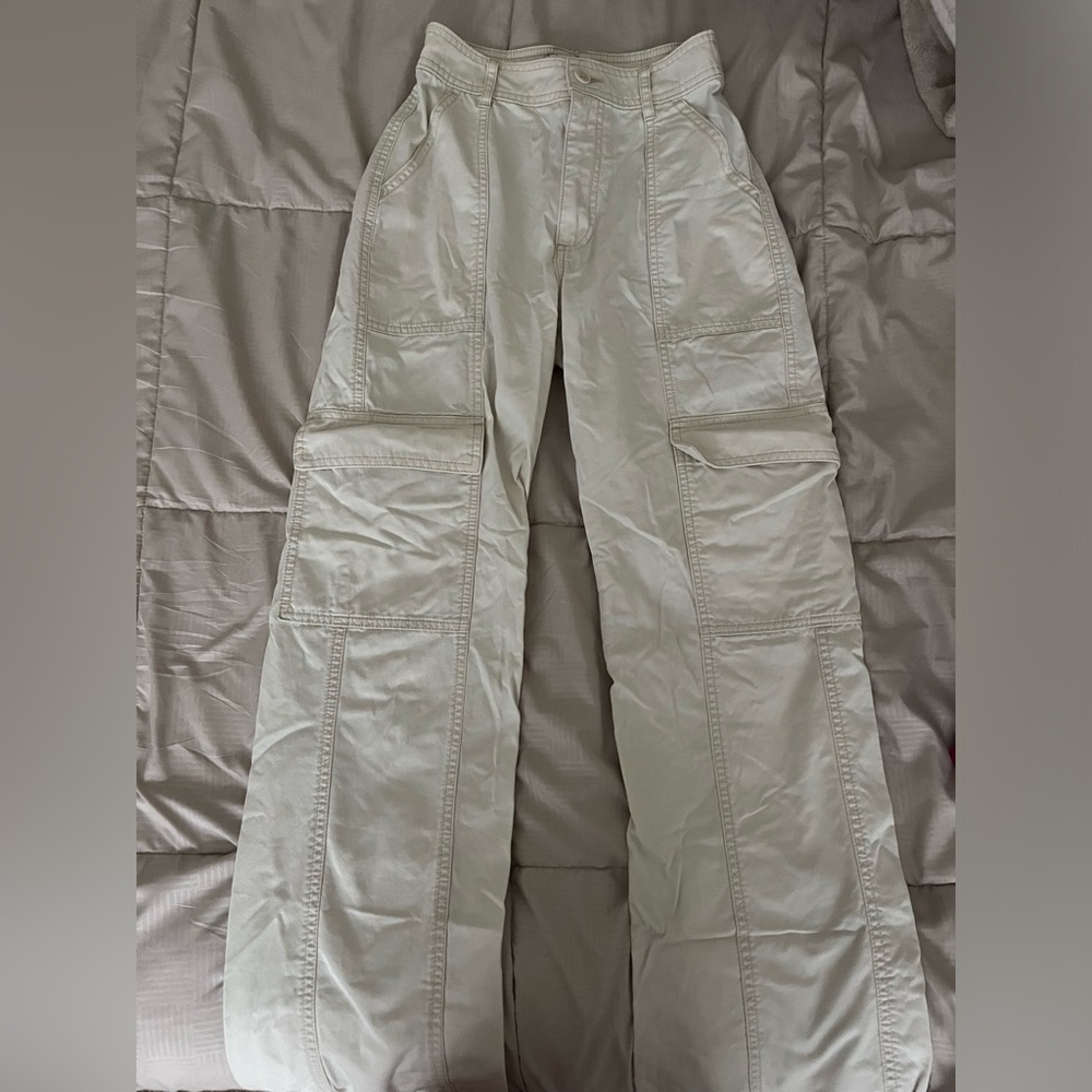 Abercrombie & Fitch Cream Cargo Pants Lightweight Style